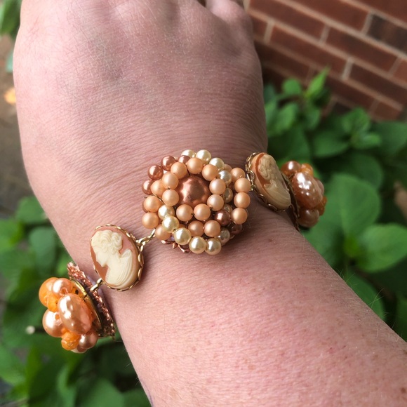 “Peaches and Cream” 🍑🍨 Hand crafted bracelet from repurposed vintage earrings - Picture 6 of 7